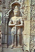 Banteay Kdei temple - threshold guardian bas-relief.